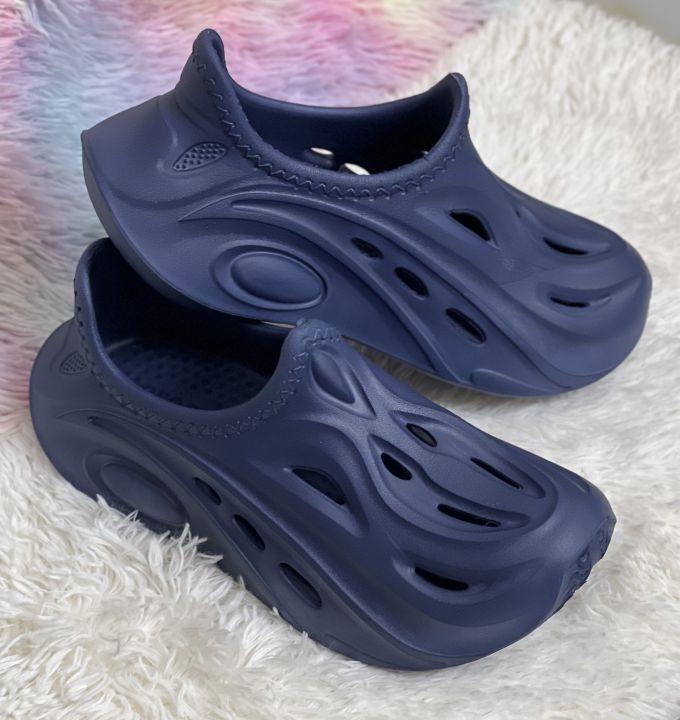 New%20Comfortable%20Summer%20Couple%20Hole%20Crocs%20SuperClogs%20Outdoor%20Beach%20Shoes%20Soft-Soled%20Non-Slip%20Breathable%20Sandals%20for%20Men%20-%20Image%208