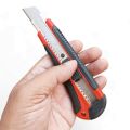18mm High quality utility paper cutter knife with 3 extra sharp blades. 