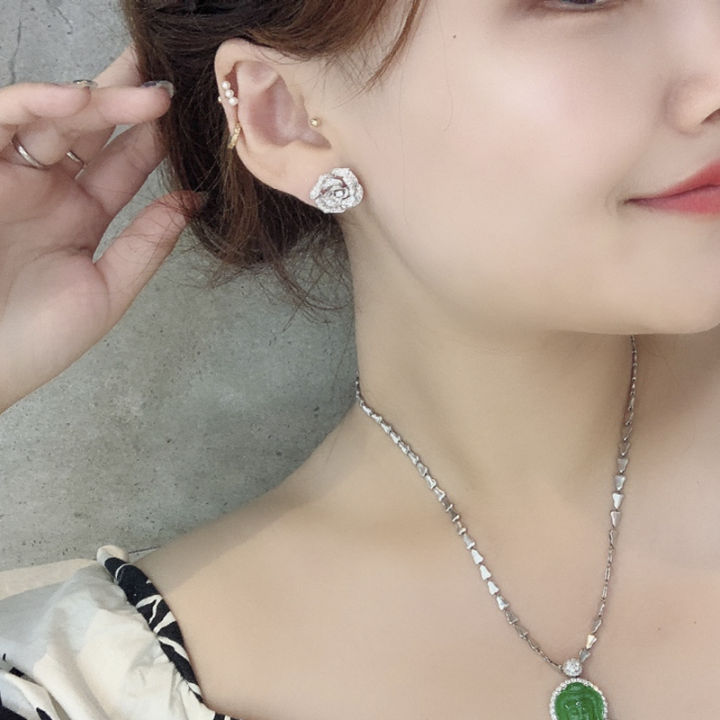 Huitan%20Romantic%20Flower%20Shaped%20Ear%20Piercing%20Stud%20Earrings%20Women%20Micro%20Paved%20CZ%20Bridal%20Wedding%20Party%20Earrings%20%20Fashion%20Jewelry%20-%20Image%204