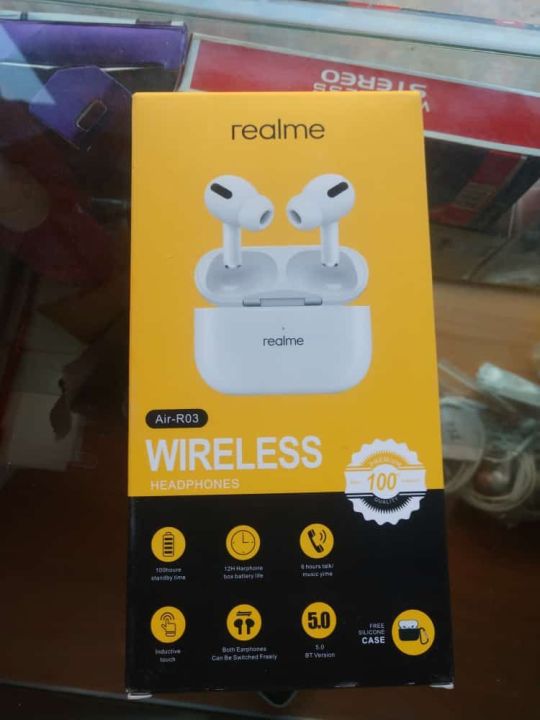 realmi airpord with case