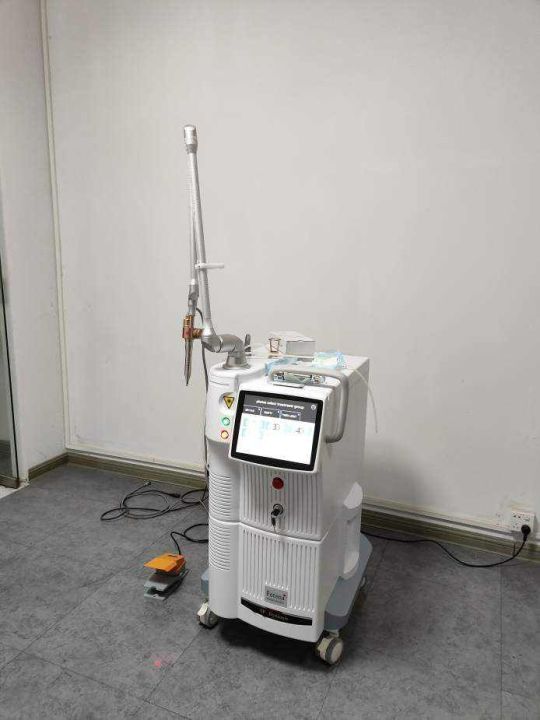 2024%20Hot%20price%20professional%20fractional%20Co2%20laser%20machine%20/%20co2%20fractional%20laser%20machine%20resurfacing%20-%20Image%204
