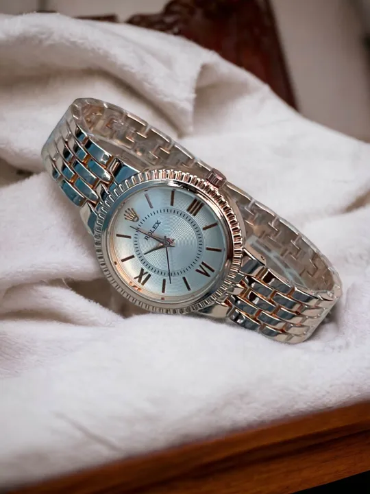 High-quality%20Fritillary%20Diamond%20Women's%20Watch%20Luxury%20Niche%20Light%20Luxury%20Simple%20Round%20Small%20Exquisite%20Elegant%20Bracelet%20Watch%20-%20Image%202