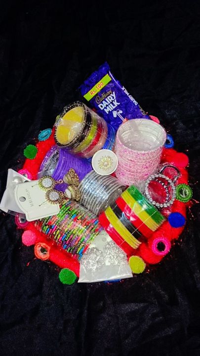 Eidi%20basket%20for%20someone%20special%20-%20Image%202