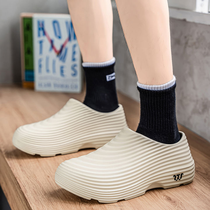 A%20Pair%20of%20New%20Wear-Resistant%20Men's%20Casual%20Shoes%20for%20Chefs,%20Non-Slip%20and%20Comfortable%20Men's%20Shoes%20for%20Outer%20Wear,%20Comfortable%20Soft-Soled%20Fashionable%20Shoes%20-%20Image%205