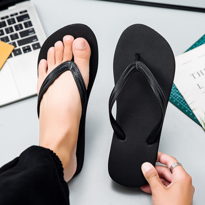 ins%20trendy%20black%20flip%20flops%20for%20men%20in%20summer%20wear%20simple%20non-slip%20soft%20sole%20clip%20foot-slip%20fashionable%20and%20versatile%20beach%20sand%20-%20Image%206