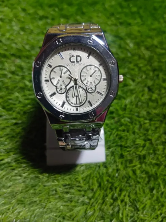 CD%20Collection%20Stylish%20Silver%20Tone%20Metal%20Band%20Chronograph%20Watch%20-%20Image%204
