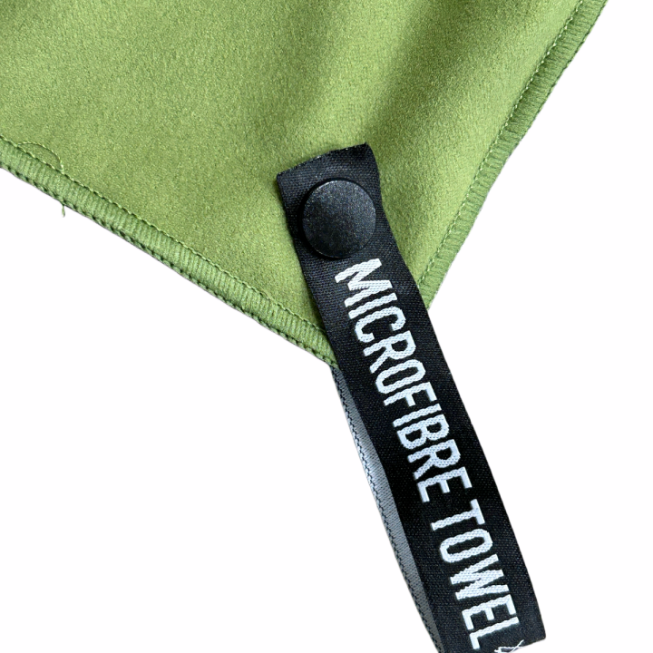 Gym%20Fitness%20Sports%20Towel%20with%20Zipper%20Pocket%C2%A0%20Quick%20Dry%20Sweat-Wicking%20Stores%20Phone/Keys%C2%A0%20CrossFit%20Training%20Workout%20Weightlifting%20-%20Image%204
