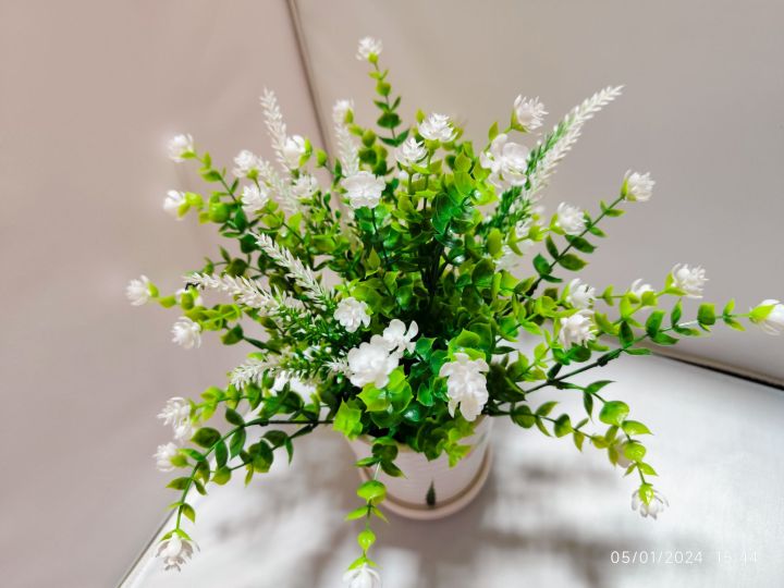 Beautiful Flower Arrangements with Ceramic Flowers pot Table / Shelf Display for Decorations