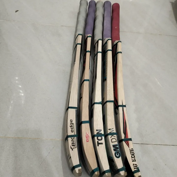 Softball%20Cricket%20Bat%20Low%20Weight%20-%20Image%203