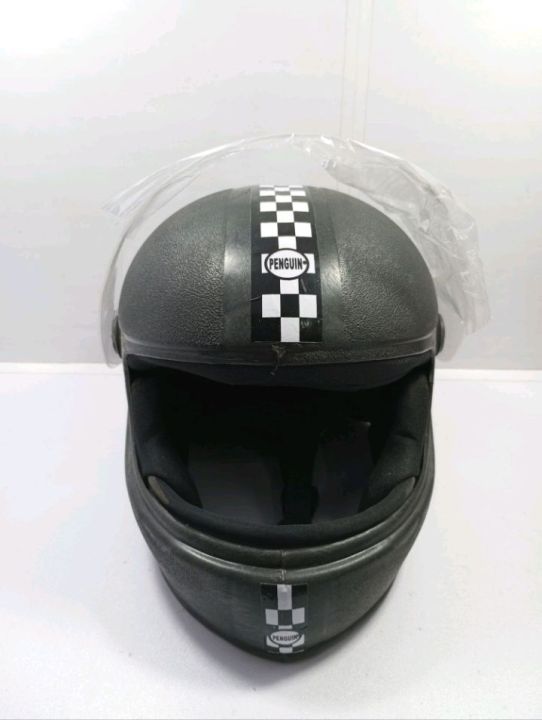 Penguin%20Full%20Face%20Helmet%20/%20Helmet%20for%20Bikers%20/%20Helmet%20in%20Standard%20Size%20/%20Full%20Face%20Helmet%20for%20Bikers%20-%20Image%202