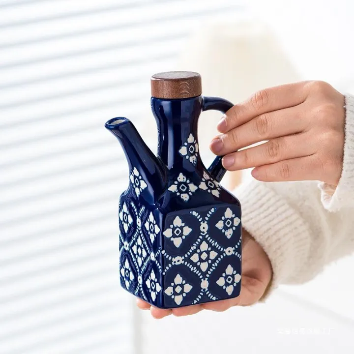 250ML%20Ceramic%20Oil%20Pot%20American%20Style%20Household%20Oil%20Bottle%20Blue%20Printed%20Oil%20Bottle%20Soy%20Sauce%20Vinegar%20Pot%20Kitchen%20Seasoning%20Bottle%20-%20Image%202