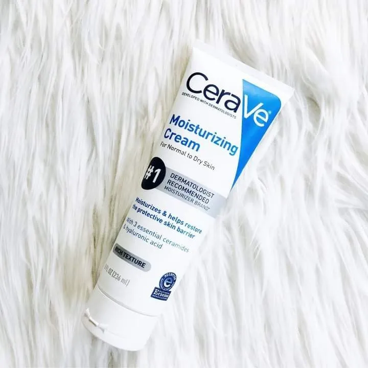 CeraVe%20Moisturizing%20Cream%20for%20Normal%20to%20Dry%20Skin%20236ml%20-%20Image%203