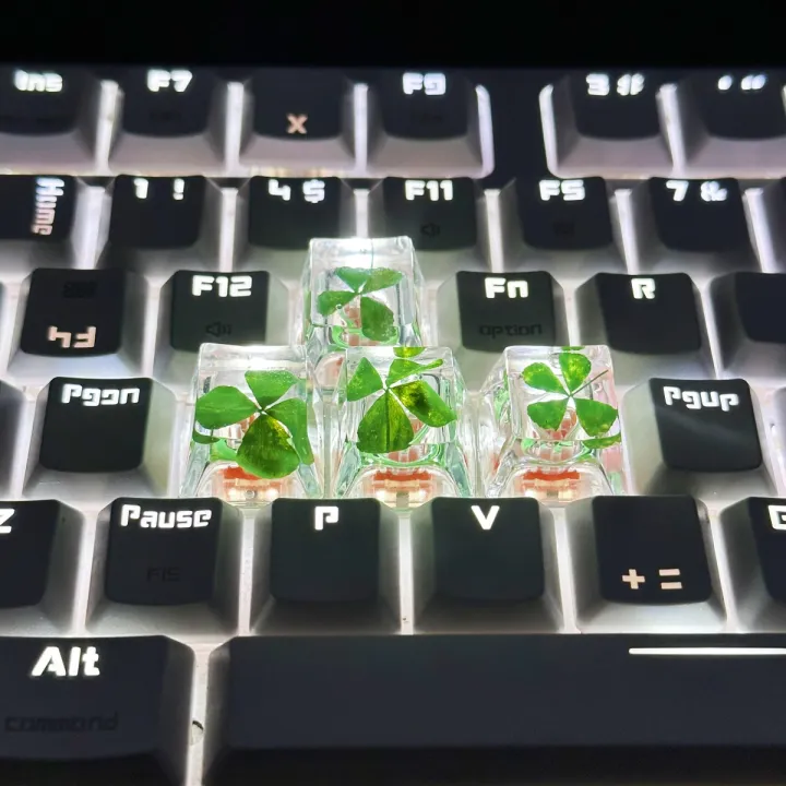 Genuine%20Four-leaf%20Clover%20Resin%20Cross-axis%20Mechanical%20Keyboard%20key%20caps%20-%20Image%203