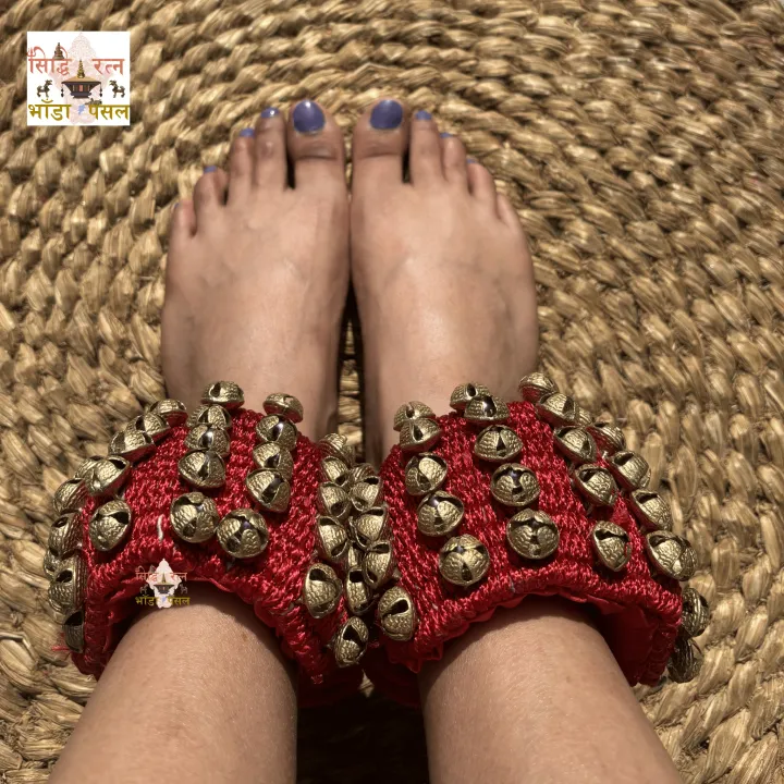 A%20pair%20of%20Kathak/Bharatnatayam%20Dancing%20Ghungroo/Ghungru%205%20Lines%20-%20Brass%20Bell%20-%20Anklet%20Pair%20-%20Classical%20Dancers%20-%203%20inch/8%20cm%20height%20-%20Image%204