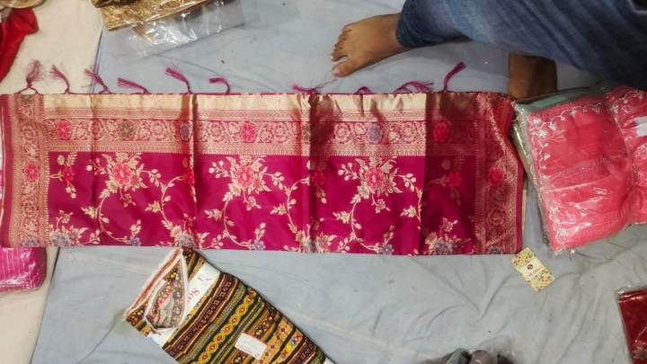 Dola%20Silk%20Saree%20-%20Image%203