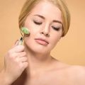 Jade Roller & Gua Sha Set – Natural Jade Stone Face Massager for Anti-Aging, Puffiness & Wrinkle Reduction. 