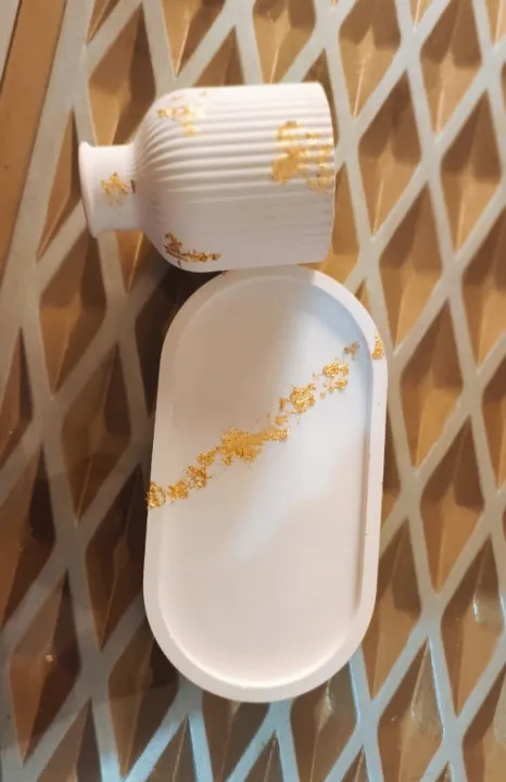 Beautiful%20Concrete%20Hand%20made%20Mini%20Vase%20and%20Mini%20Oval%20Tray%20%7C%20White%20and%20Golden%20colour%20vase%20and%20Oval%20Tray%7C%20Minimal%20design%20%7C%7C%20Decorative%20vase%20and%20Oval%20tray%7C%20Home%20decor%20%7C%20Concrete%20Home%20decor%20%7C%20Dry%20flowers%20vase%20and%20Oval%20Tray%20-%20Image%204