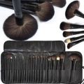 Professional makeup brush set with bag (24 pieces).