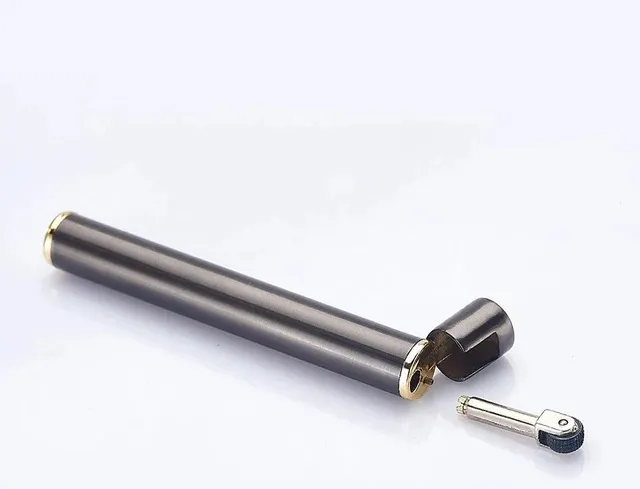 Portable%20Slim%20Gas%20Cigarette%20Lighter%20Refillable%20Metal%20Lighter%20-%20Image%204
