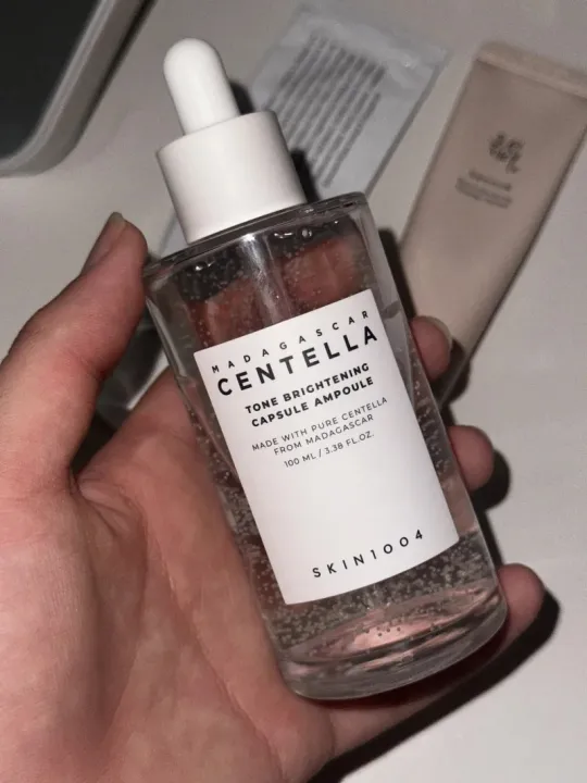 SKIN1004%20Madagascar%20Centella%20Tone%20Brightening%20Capsule%20Ampoule%20100ml%20-%20Image%205