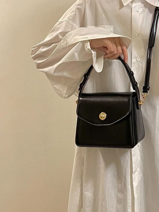 Red%20Fashion%20Retro%20Sense%20Handbag%20Small%20Square%20Bag%202023%20New%20Niche%20Premium%20Bag%20Female%20Bride%20One%20Shoulder%20Crossbody%20Bag%20-%20Image%207