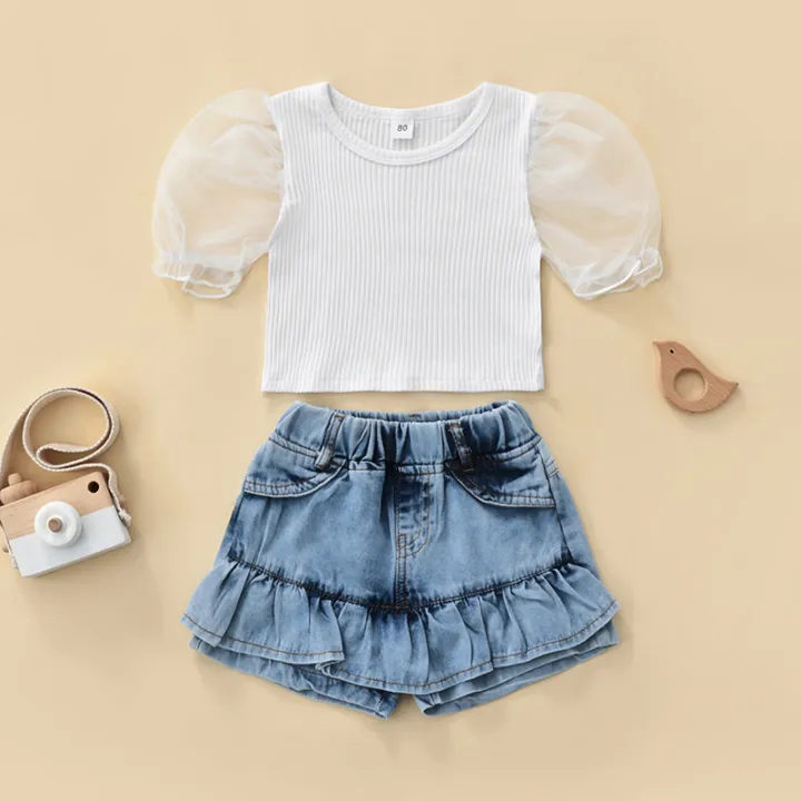 2Pcs%20Girls%20Summer%20Outfit,%20Patchwork%20Bubble-Sleeve%20Blouse%20+%20Frill%20Denim%20Shorts%20Set%20for%20Kids,%206%20Months%20to%204%20Years%20-%20Image%205