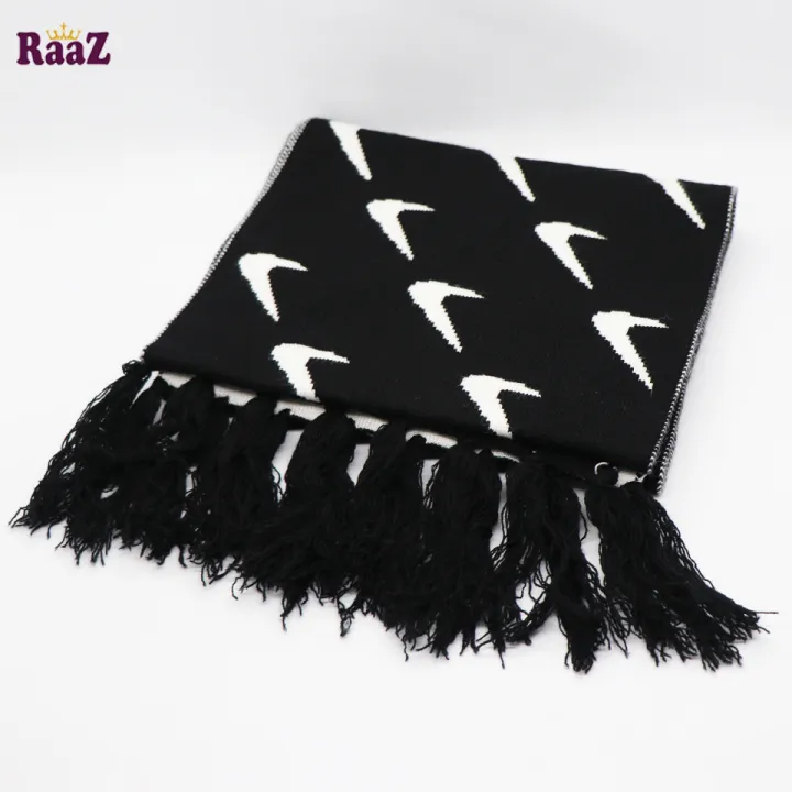 Black%20And%20White%20Woolen%20Scarf,%20Soft%20Muffler%20Stylish%20Fashion%20Scarf%20For%20Men%20And%20Women%20-%20Image%203