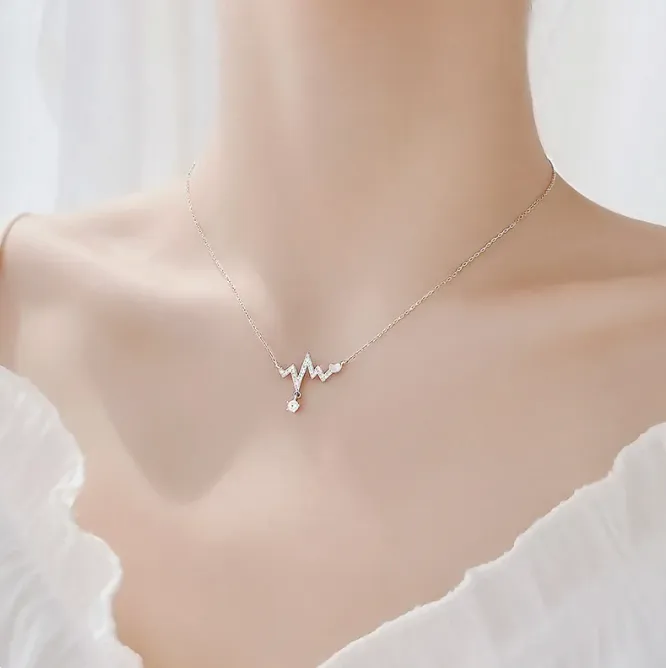Mini%20Heart%20Necklace%20Fashionable%20Women%E2%80%99s%20Elegant%20Pendant%20Jewelry%20-%20Image%206