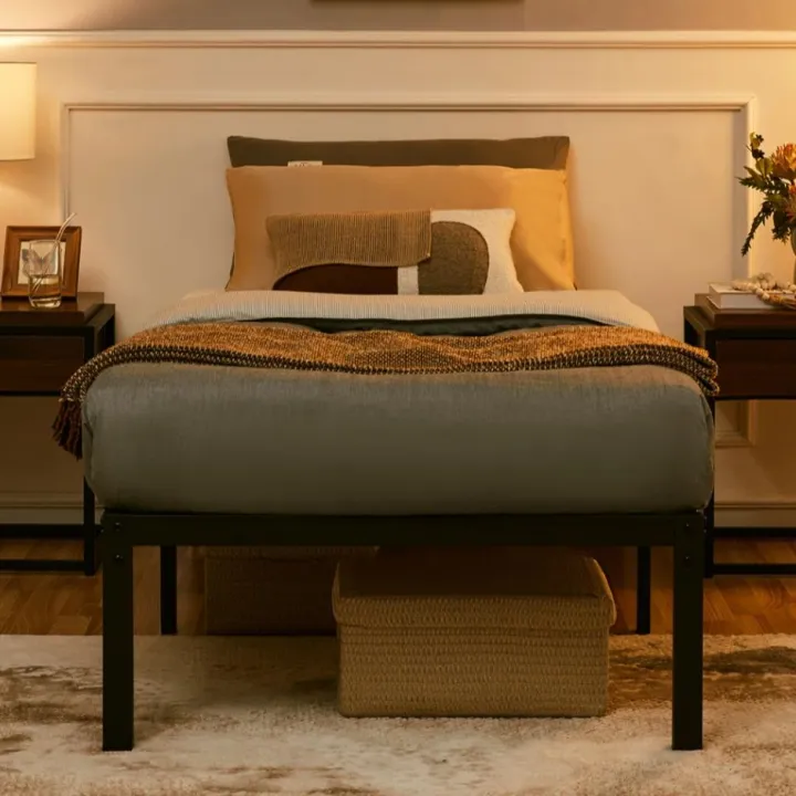 3ft%20x%207ft%20Black%20Metal%20Bed%20Frame%20%E2%80%93%20Sturdy%20&%20Minimalist%20Single%20Bed%20for%20Home%20or%20Guest%20Room%20-%20Image%203