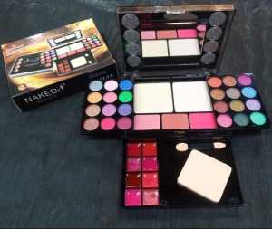 KISS TOUCH MAKE UP PALLET 9134    1 pis ...