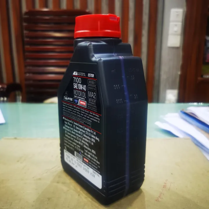 Motul%207100%204-Stroke%20Engine%20Oil%2010W40%204T%20100%25%20Synthetic%20(1%20Liter)%20-%20Image%207