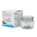 Lotus Herbals WHITE GLOW Skin Whitening & Brightening Deep moisturising cream SPF20 - 40g (India). 