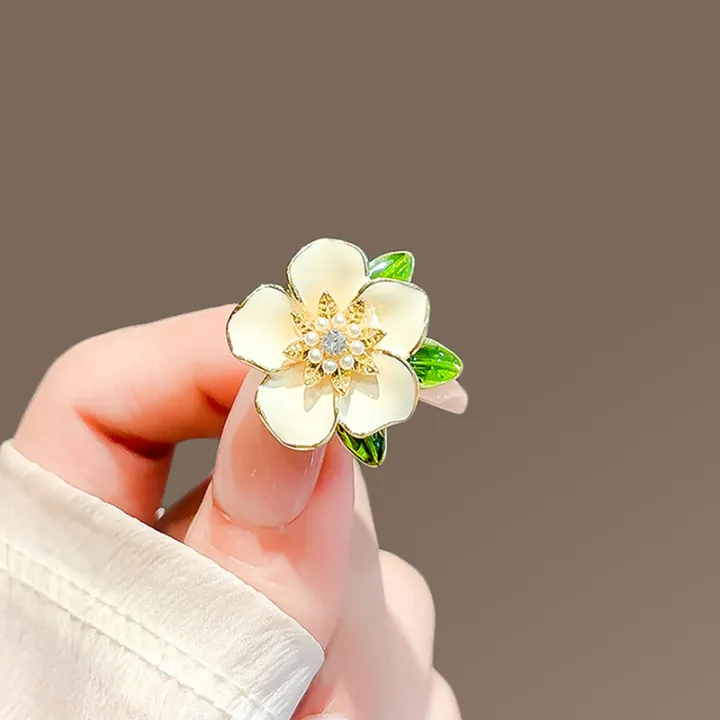 Elegant%20Gardenia%20Flower%20Brooches%20Pins%20For%20Women%20Beautiful%20Flower%20Dressing%20Clothes%20Corsage%20%20Accessories%20-%20Image%205