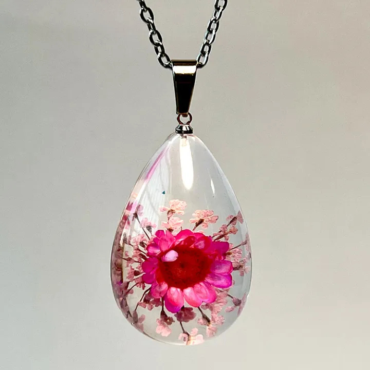 IVR%20Real%20Dried%20Flower%20Necklace%20Resin%20Jewelry%20With%20Yongsheng%20Flower%20In%20Resin%20Necklace%20Dried%20Flower%20For%20Women%20-%20Image%202