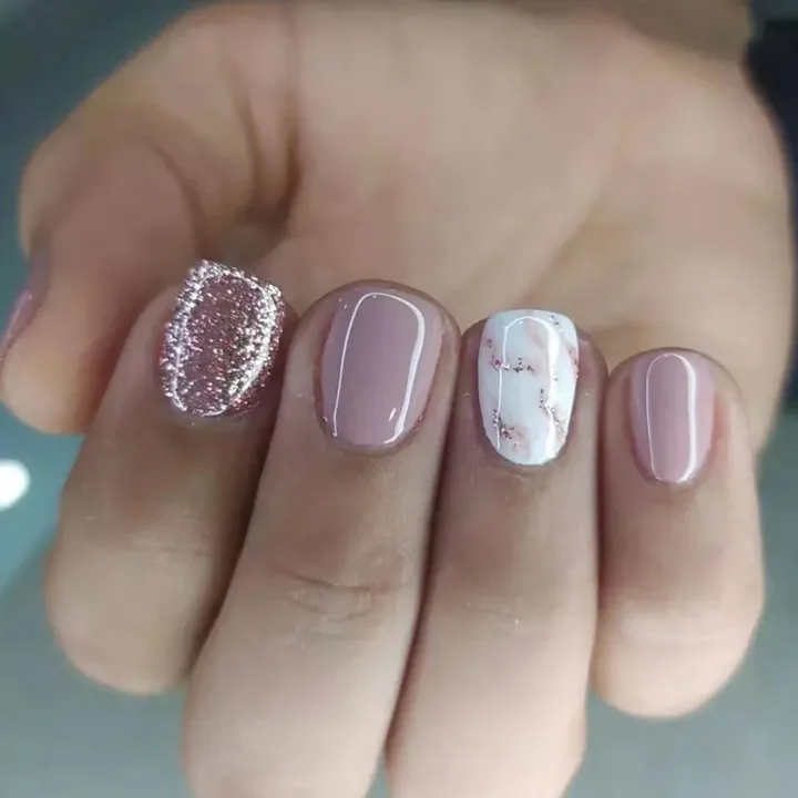 24Pcs%20Artificial%20Nails%20Set%20Press%20on%20Short%20Square%20False%20Nails%20with%20Sequins%20Design%20Aurora%20Yellow%20Nails%20Wearable%20Nail%20Tips%20-%20Image%205