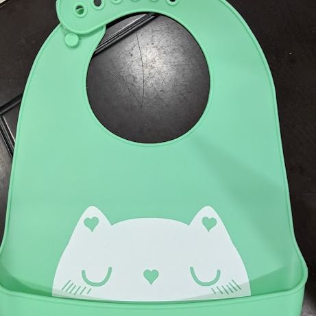 Silicone%20Baby%20Bibs%20with%20Food%20Catcher-1pc%20-%20Image%202