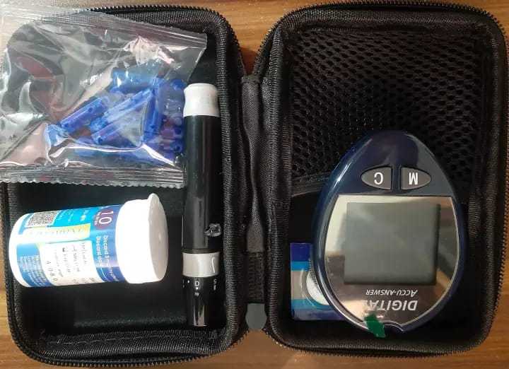 Blood%20Glucose%20Monitor%20/%20Diabetics%20Machine%20/%20Digital%20Accu%20Answer%20-%20Image%202