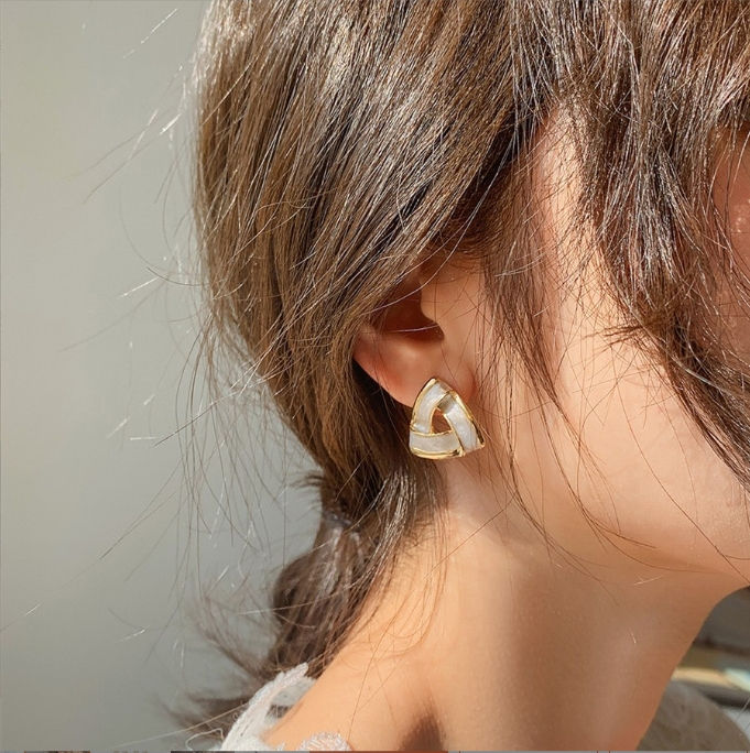 Retro%20Hong%20Kong%20style%20earrings%20triangle%20drop%20glaze%20French%20temperament%20high-end%20sense%20earrings%20-%20Image%202