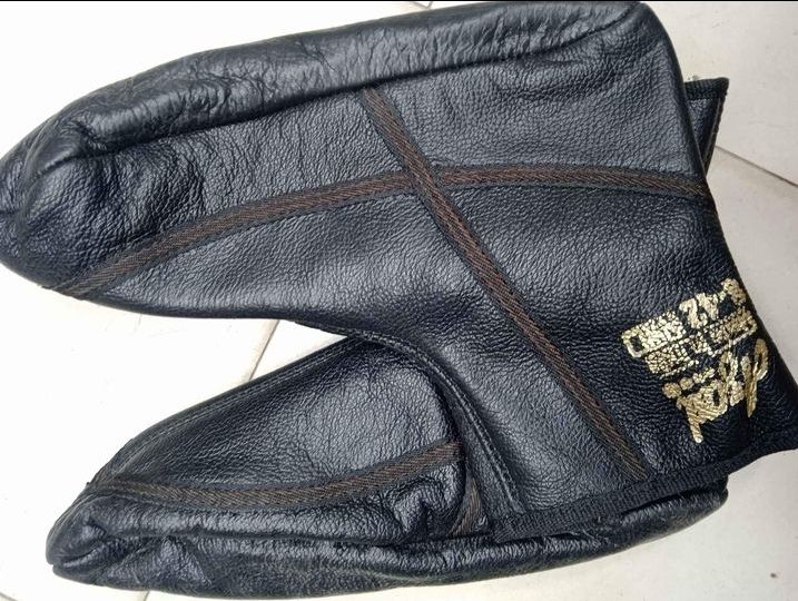 Azad%20Cow%20Leather%20Zipper%20Snap%20Button%20Socks%20for%20Men%20&%20Woman%20Socks%20Best%20Use%20In%20Winter%20And%20Cold%20Weather%20Foot%20Warmer%20(100%25%20Premium%20Quality%20Leather)%20LS102%20-%20Image%205