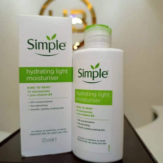 Simple%20Kind%20to%20Skin%20Hydrating%20Light%20Moisturiser%20-%20Image%207