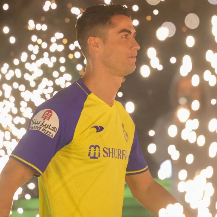 Al-Nassr%20Football%20Club%20New%2022-23%20Jersey%20/%20Kit%20-%20CR7%20-%20Image%204