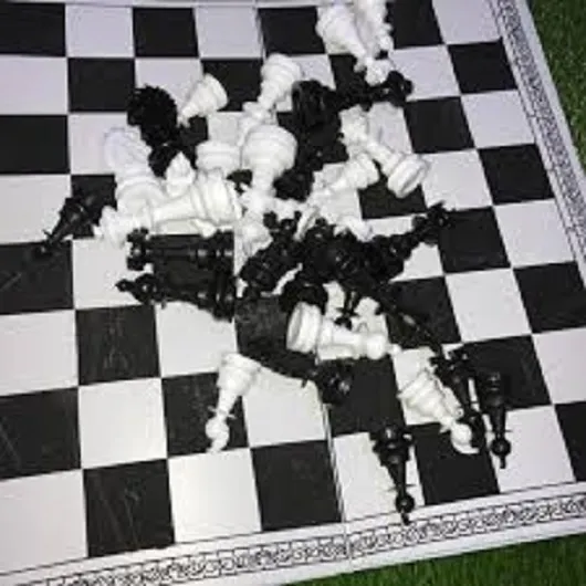 Captain%20Chess%20Board%20with%20Guti%20-%20Image%203