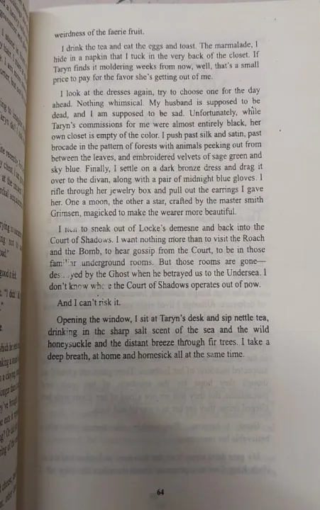 The%20Queen%20of%20Nothing%20(The%20Folk%20of%20the%20Air,%203)%20by%20Holly%20Black%20-%20Yellow-%20Paperback%20-%20Image%204