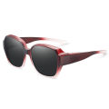 The new myopia glasses are equipped with sunglasses and women can wear sunglasses for myopia sunscreen and polarized driving sunglasses. 