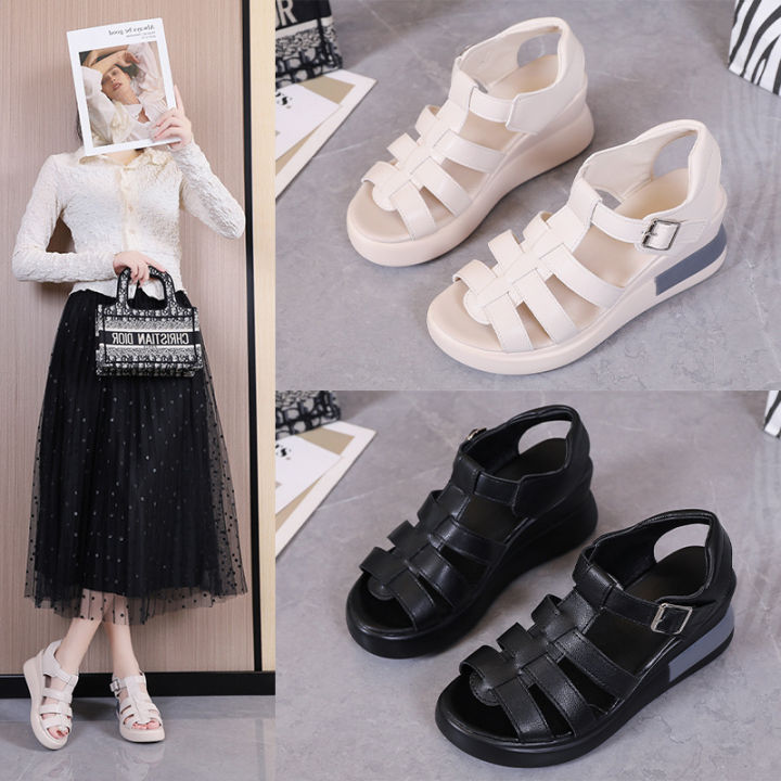 Cut-out buckle sandals women's outerwear 2022 summer new open toe casual vintage flat roman shoes sandals wholesale