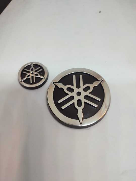 Yamaha%20Logo%20Sticker%20-%20Silver%20-%20Image%204