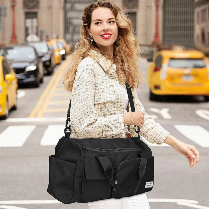 Fashionable%20Large%20Capacity%20Travel%20&%20Gym%20Bag%20-%20Image%206