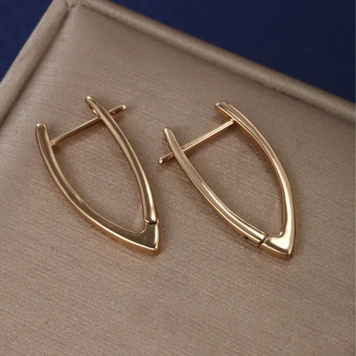 Xuping%20jewelry%20glossy%20V%20letter%20fashion%20temperament%20earrings%20women's%20European%20and%20American%20cross-border%20niche%20design%20earrings%20earrings%20earrings%20wholesale%20-%20Image%203