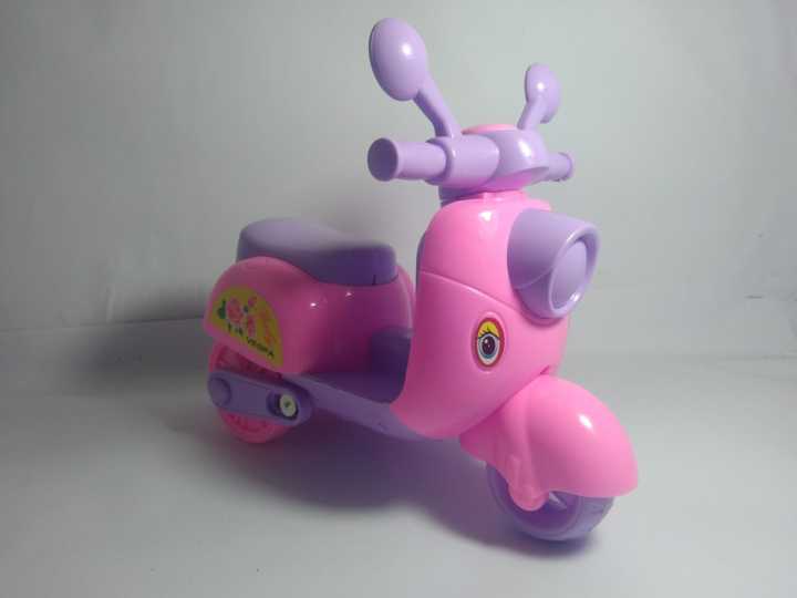 Vespa%20Scooter%20Toys%20Pull%20String%20for%20Toys%20with%20Light%20-%20Car%20Toy%201pc%20-%20Image%204