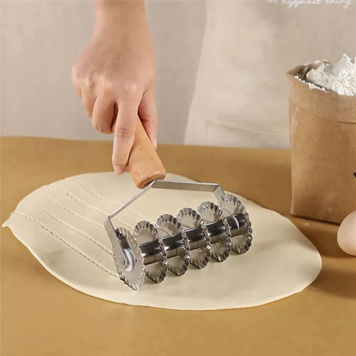 Stainless%20Steel%20Noodle%20Bread%20Flour%20Italian%20Pastry%20Cookies%20Wheel%20Tortilla%20Mold%20Manual%20Slicer%20Pizza%20Wheel%20-%20Image%202